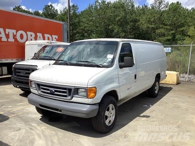 Ford E-350 Transporterek