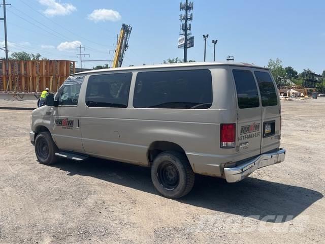 Ford E-350 Kistehergépjárművek