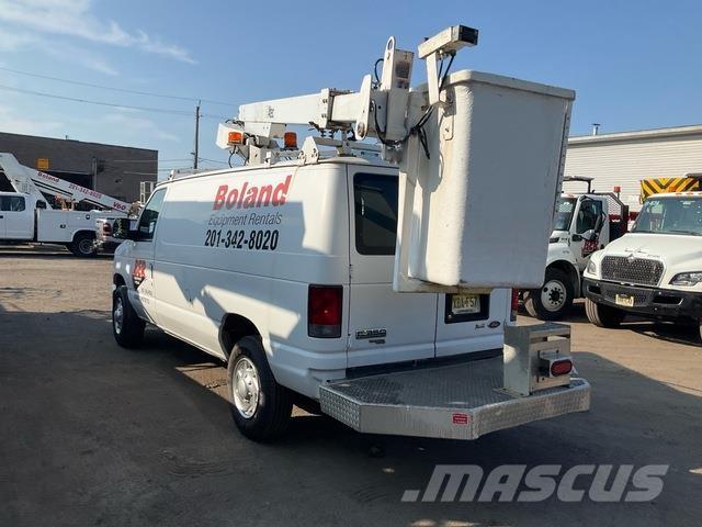 Ford E-350 Teherautóra szerelt emelők és állványok