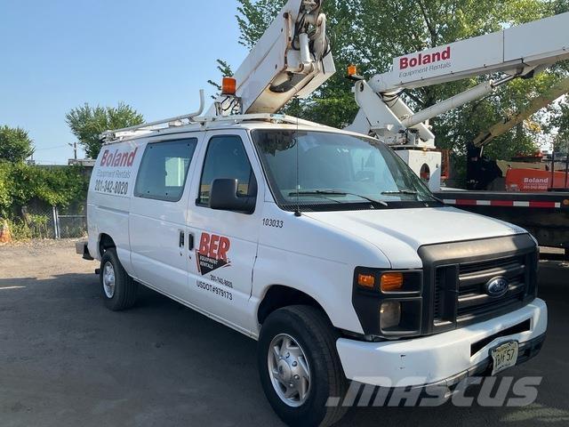 Ford E-350 Teherautóra szerelt emelők és állványok
