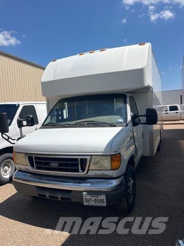 Ford E-350 Transporterek