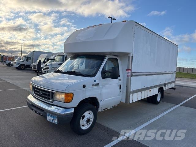 Ford E-350 Dobozos teherautók