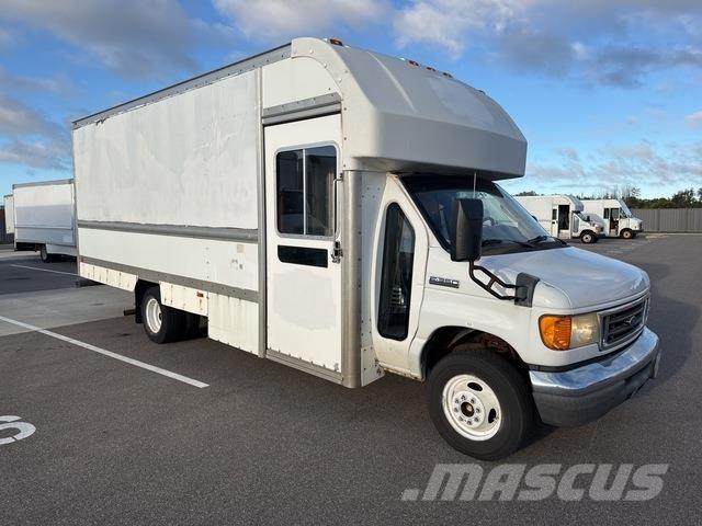 Ford E-350 Dobozos teherautók