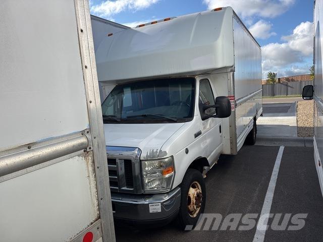 Ford E-350 Dobozos teherautók