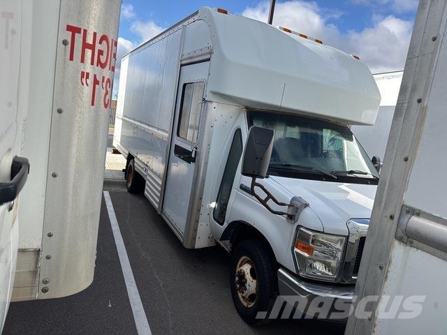 Ford E-350 Dobozos teherautók
