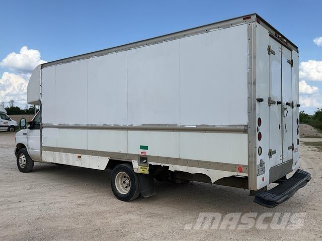Ford E-350 Dobozos teherautók