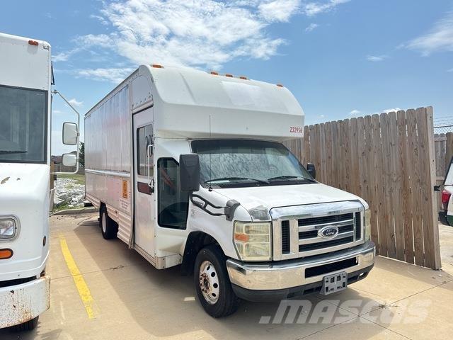 Ford E-350 Transporterek