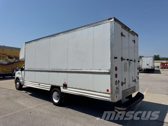 Ford E-350 Transporterek