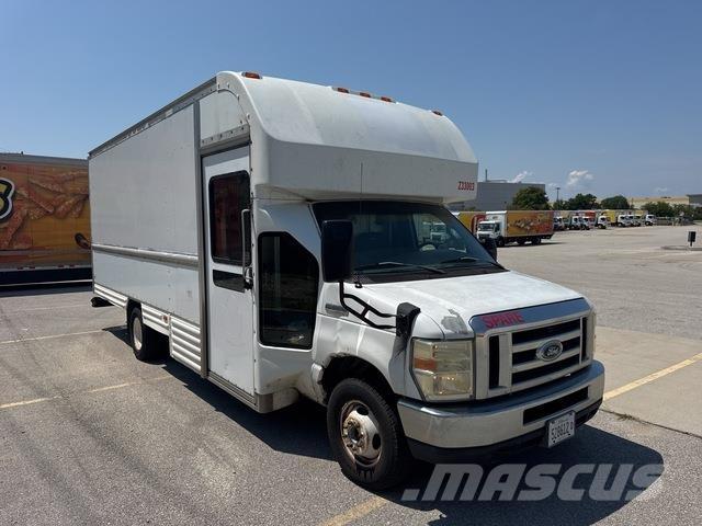 Ford E-350 Transporterek