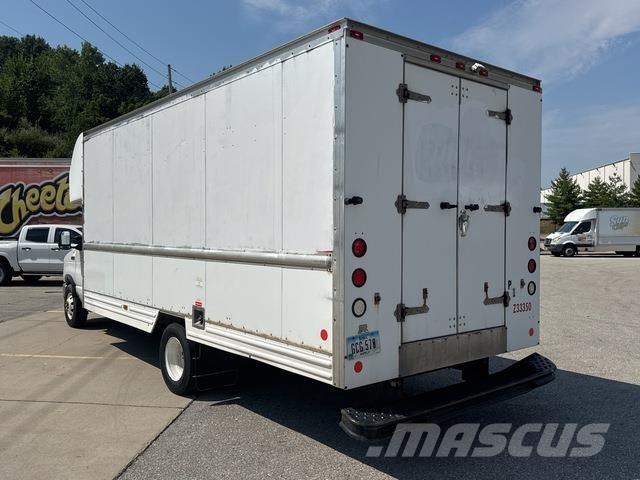 Ford E-350 Transporterek