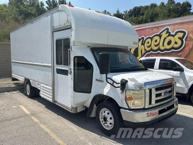 Ford E-350 Transporterek
