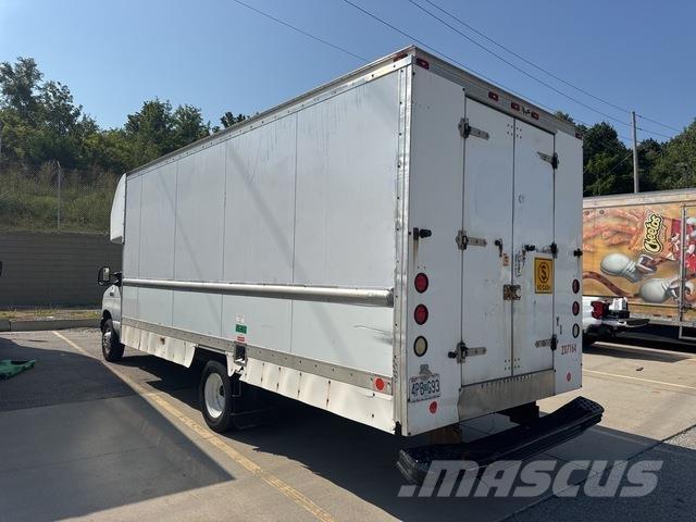 Ford E-350 Transporterek