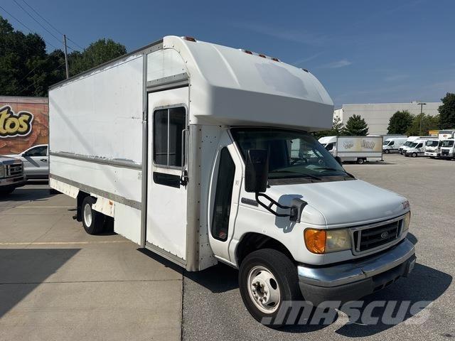 Ford E-350 Transporterek