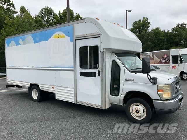 Ford E-350 Dobozos teherautók