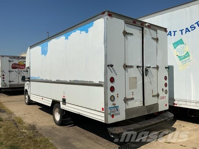 Ford E-350 Dobozos teherautók