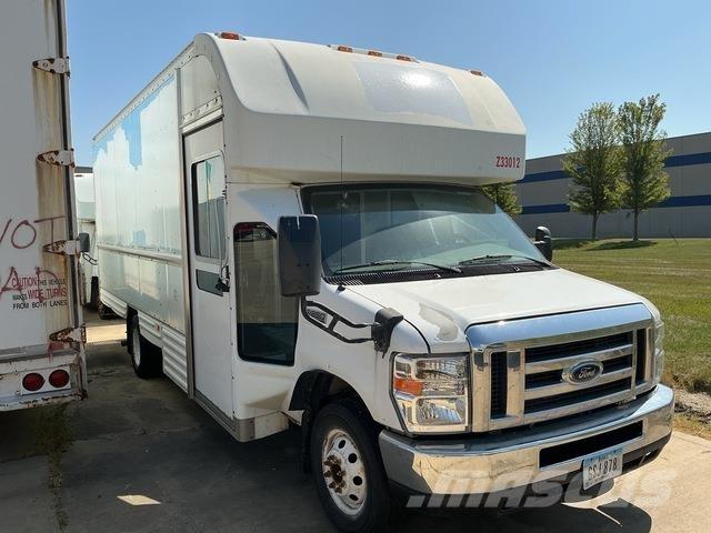 Ford E-350 Dobozos teherautók