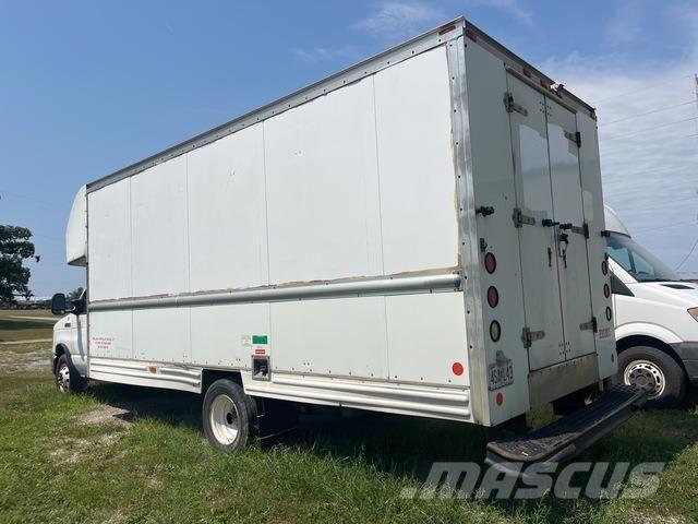 Ford E-350 Dobozos