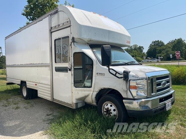 Ford E-350 Dobozos