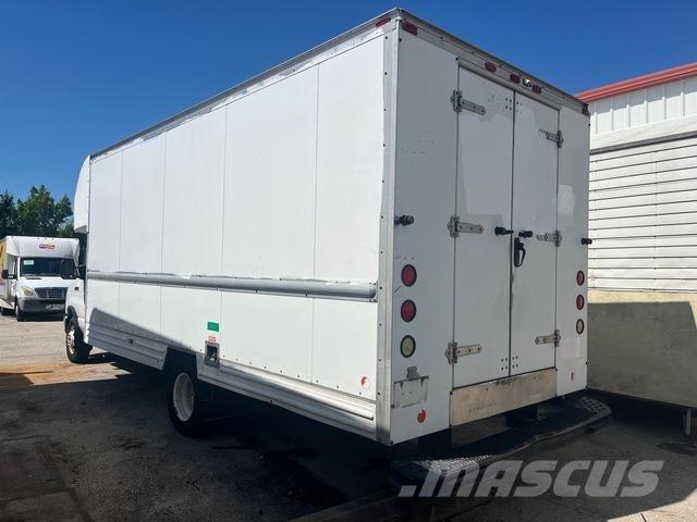 Ford E-350 Dobozos