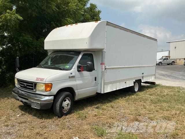 Ford E-350 Dobozos