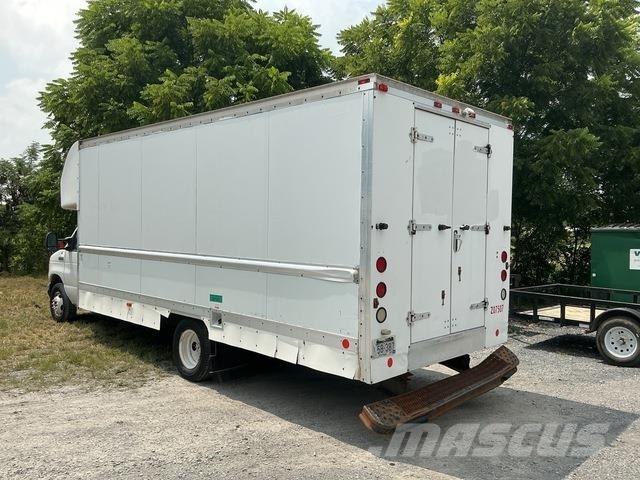 Ford E-350 Dobozos