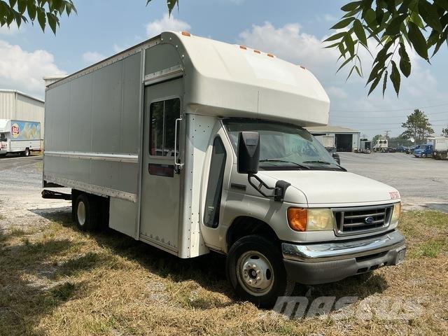 Ford E-350 Dobozos