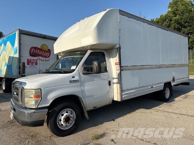 Ford E-350 Dobozos teherautók