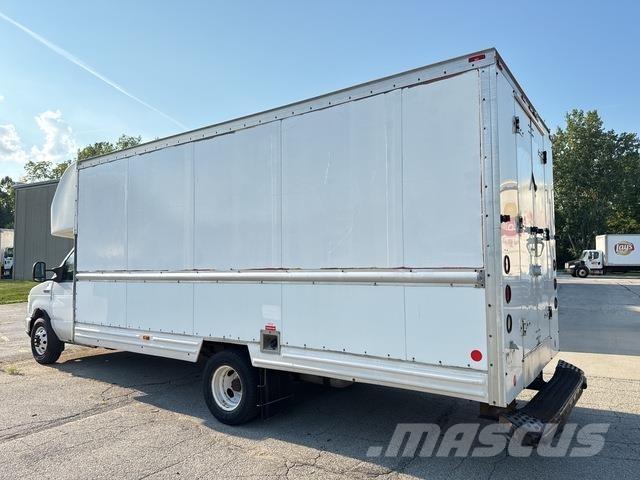 Ford E-350 Dobozos teherautók