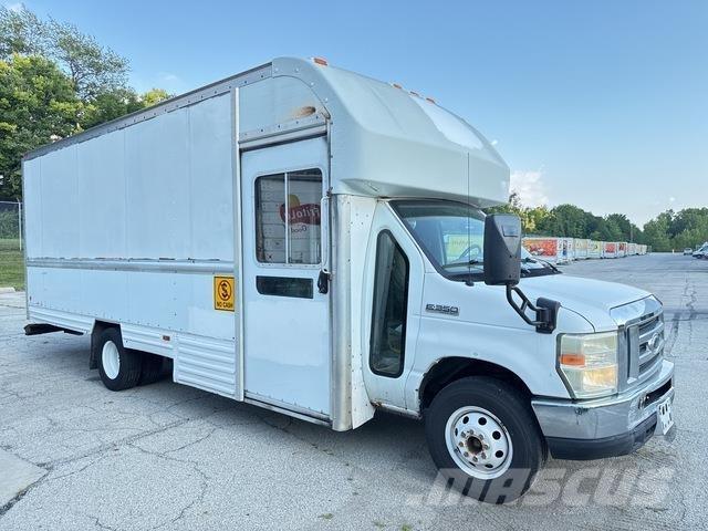 Ford E-350 Dobozos teherautók