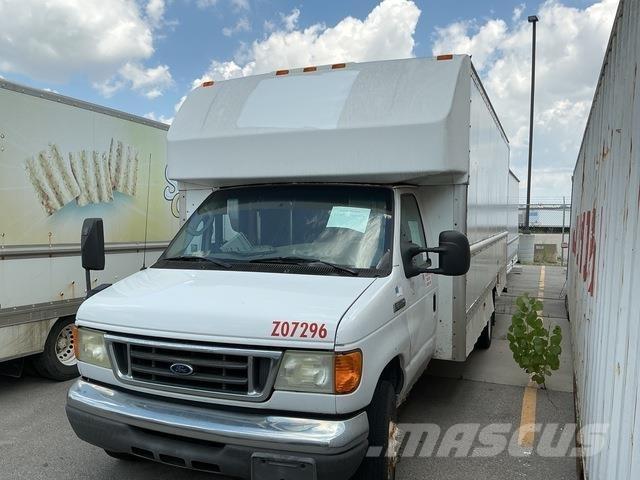 Ford E-350 Dobozos teherautók