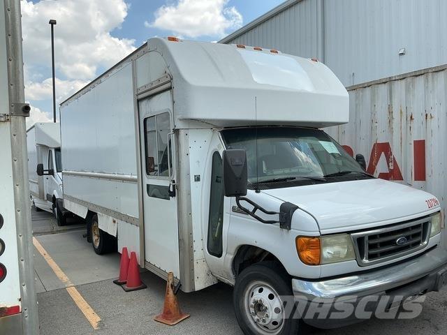 Ford E-350 Dobozos teherautók