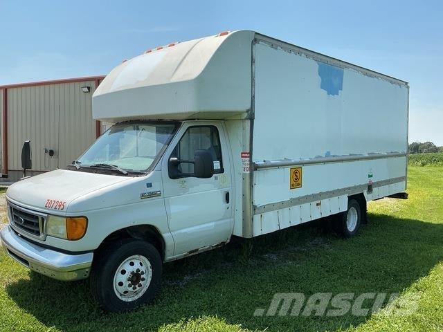 Ford E-350 Transporterek