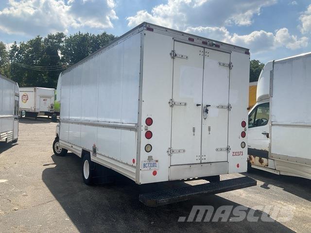 Ford E-350 Transporterek