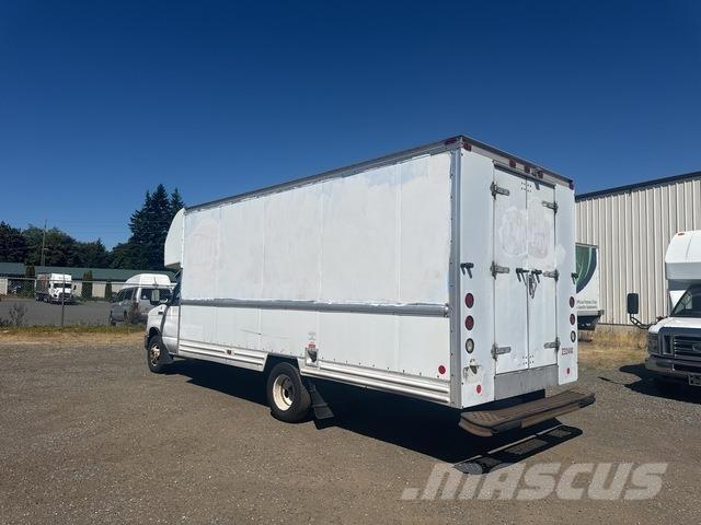 Ford E-350 Dobozos teherautók