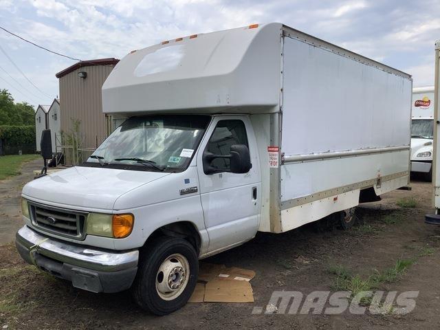 Ford E-350 Dobozos