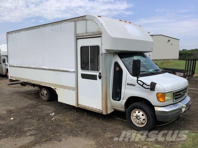 Ford E-350 Dobozos
