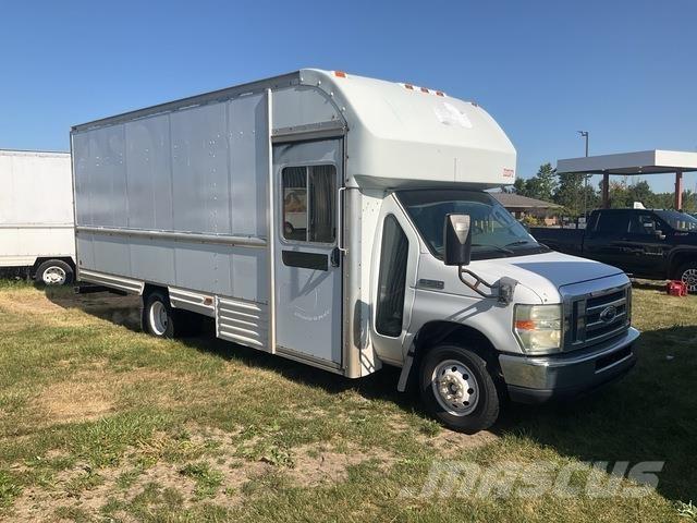 Ford E-350 Dobozos teherautók