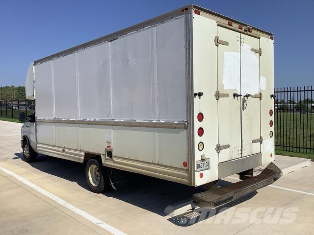 Ford E-350 Transporterek