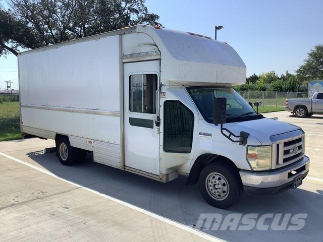Ford E-350 Transporterek