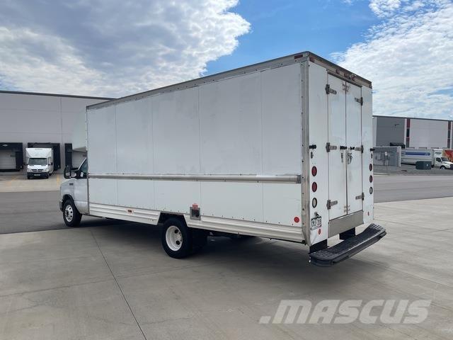 Ford E-350 Dobozos teherautók