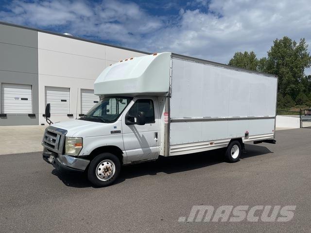 Ford E-350 Dobozos teherautók
