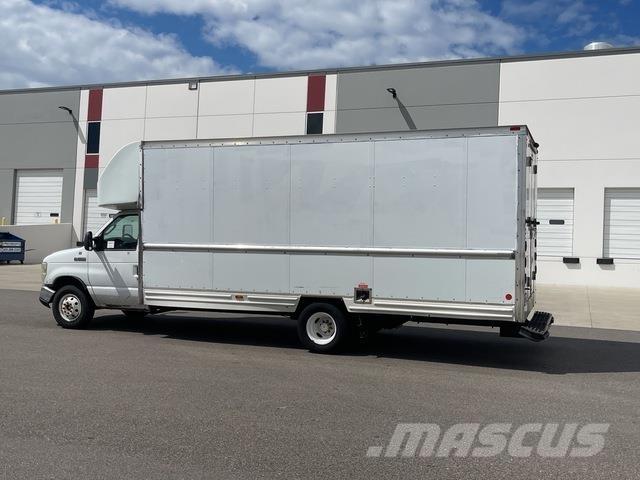 Ford E-350 Dobozos teherautók