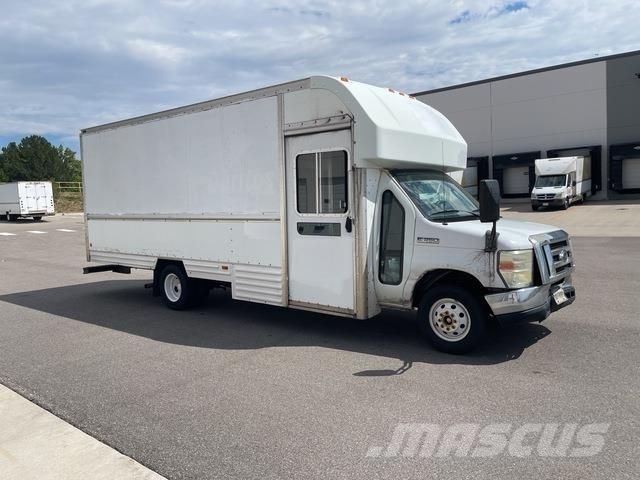 Ford E-350 Dobozos teherautók