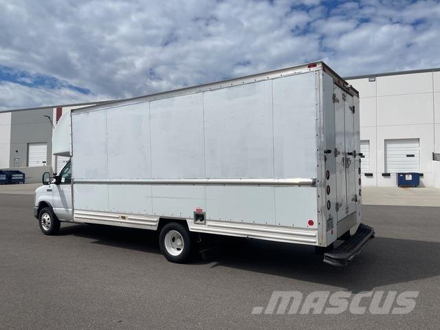 Ford E-350 Dobozos teherautók