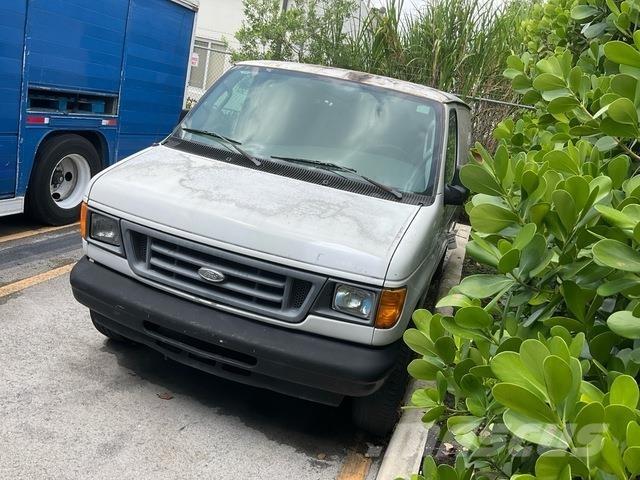 Ford E-350 Transporterek
