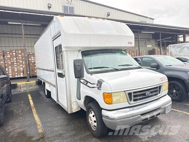 Ford E-350 Dobozos