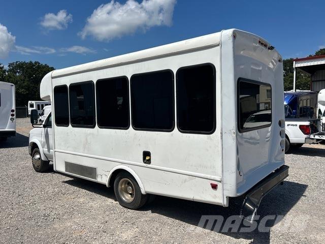 Ford E-350 Mini buszok