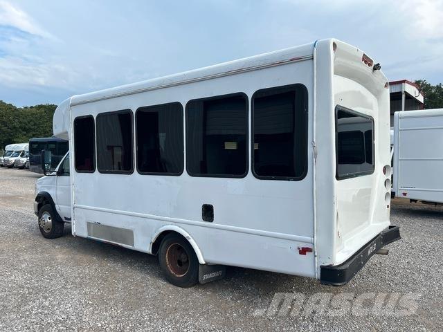 Ford E-350 Mini buszok