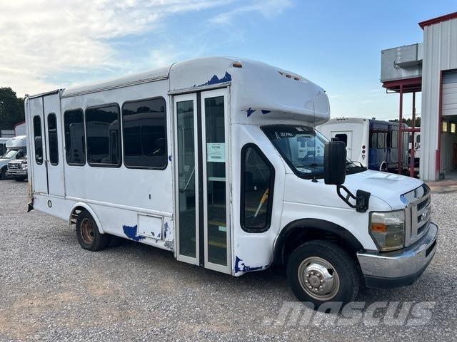 Ford E-350 Mini buszok