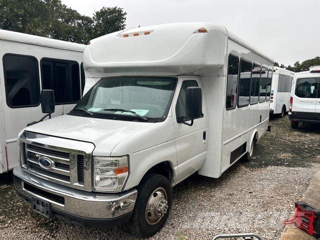 Ford E-350 Mini buszok